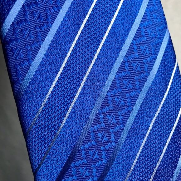 Brioni ROYAL Handmade 100% Silk Tie - Picture 8 of 8